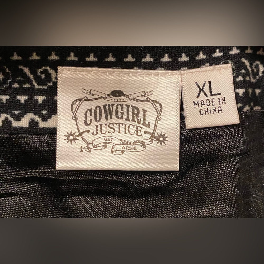 COWGIRL JUSTICE Ladies Skirt; XL; Black & White; NWOT. - Picture 2 of 4